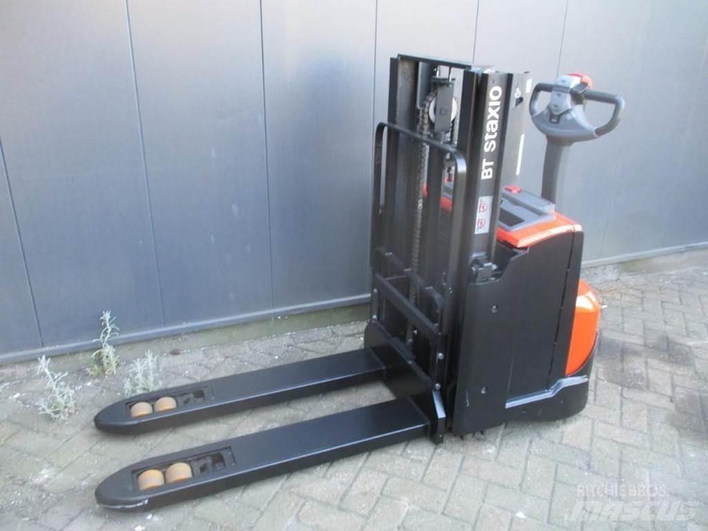 BT SWE 200D Empilhador para operador externo