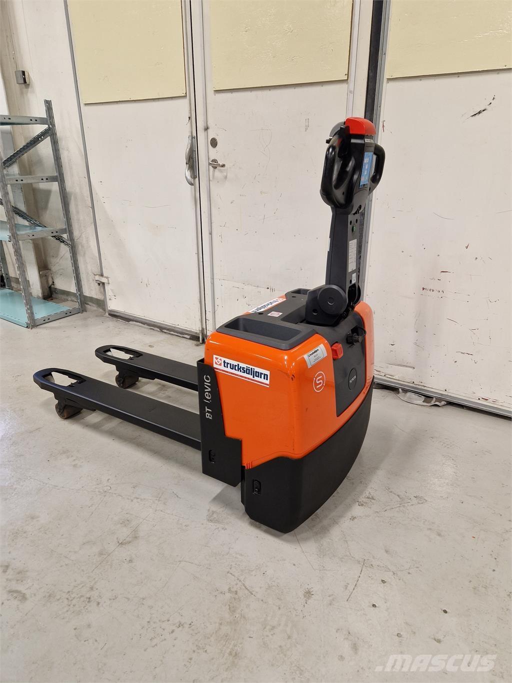 Toyota LWE130 Empilhador para operador externo