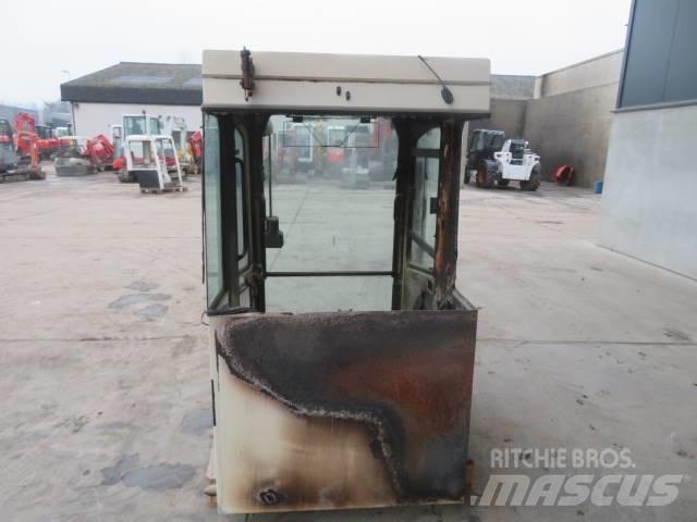 Schaeff HML 22 Cabines e interior máquinas construção