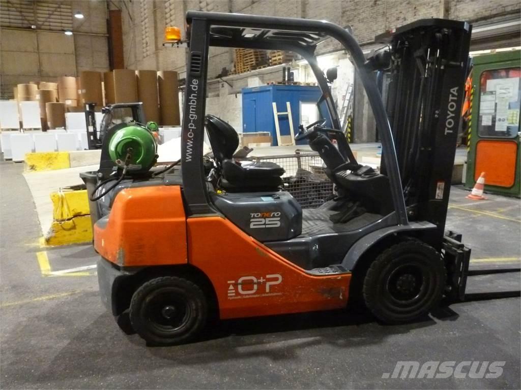 Toyota 02-8FGF25 Empilhadores a gás