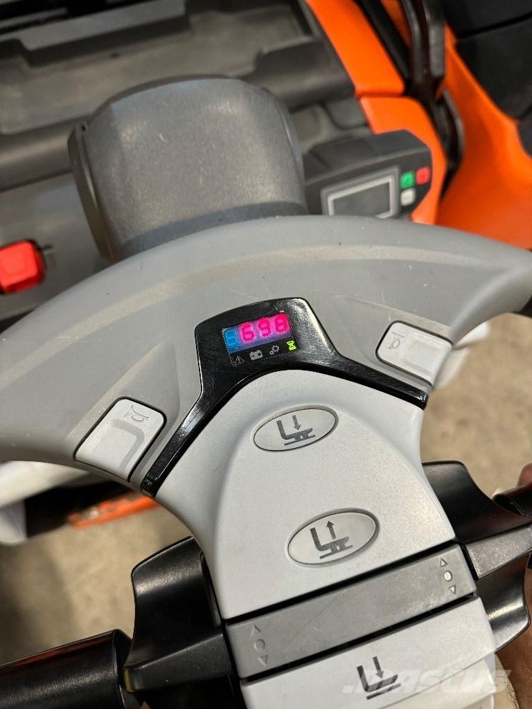 Toyota SPE160L Empilhador para operador externo