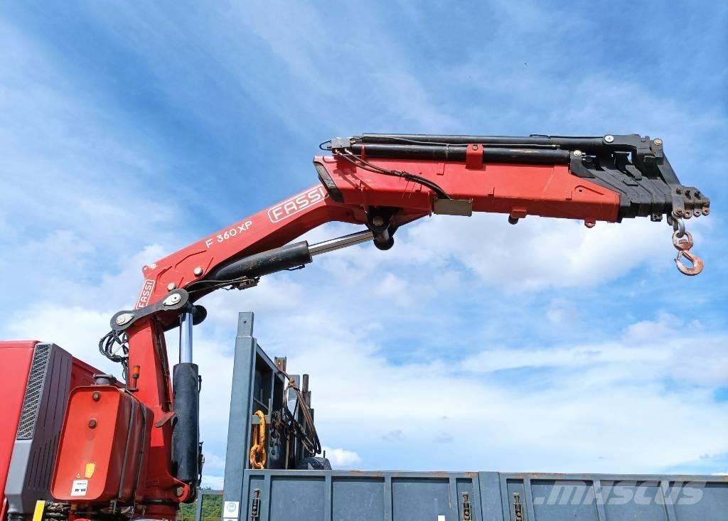 Iveco Trakker 410 Camiões grua