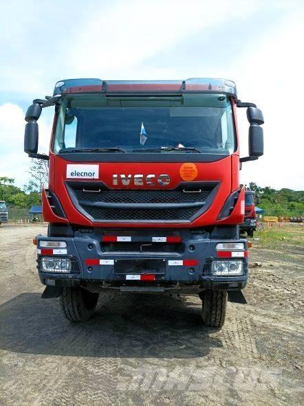 Iveco Trakker 410 Camiões grua