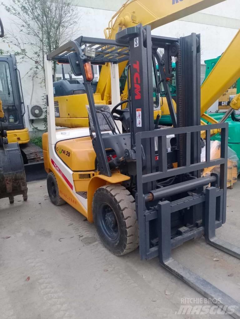 TCM FD 25 Empilhadores Diesel