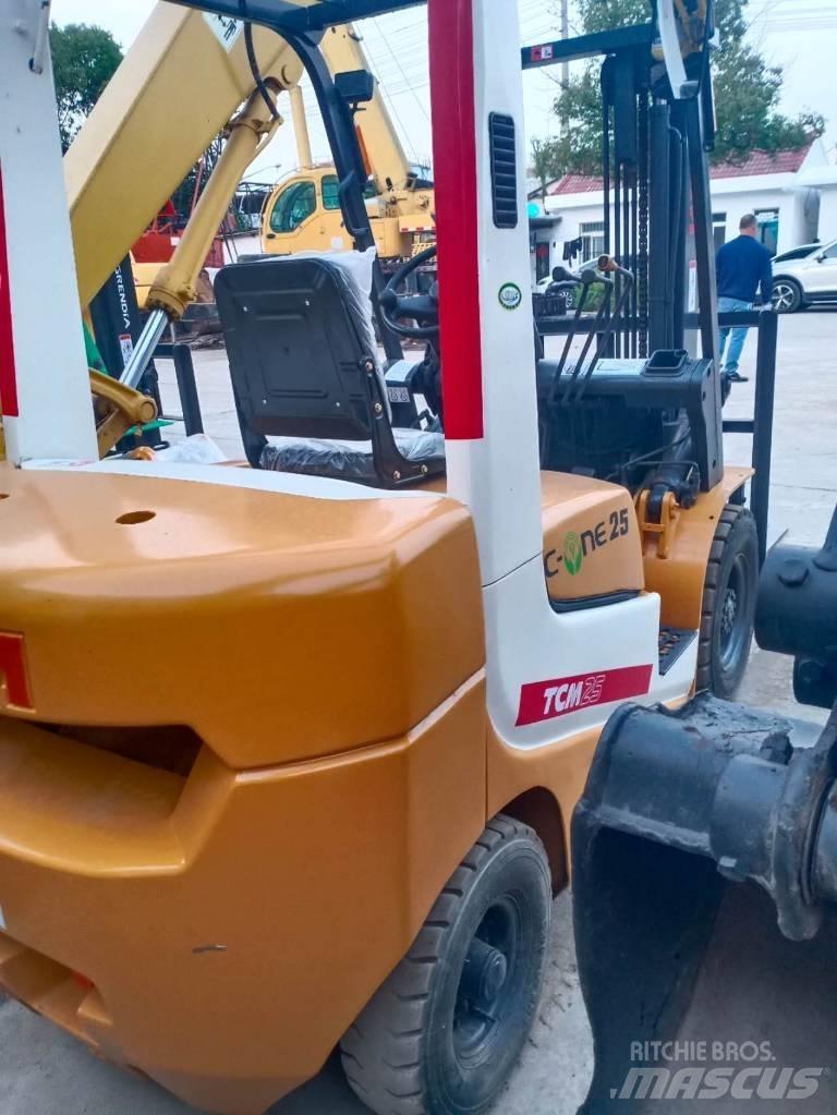 TCM FD 25 Empilhadores Diesel