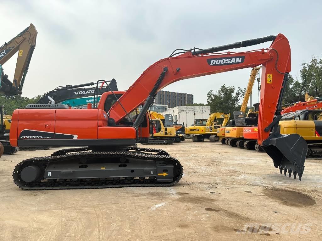 Doosan DX 225 LC-9 Escavadoras de rastos