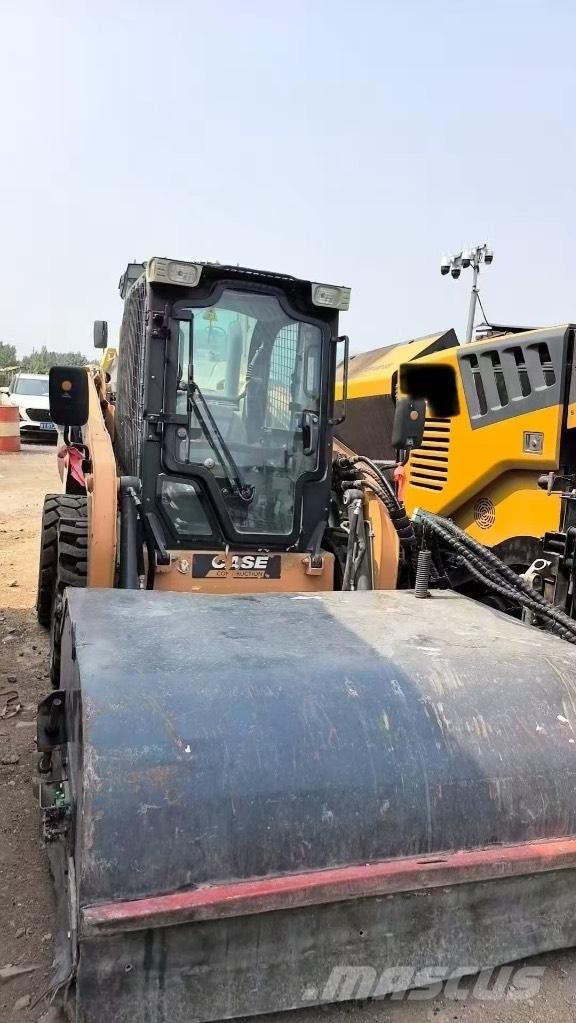 CASE SR 130 Carregadoras de direcção deslizante