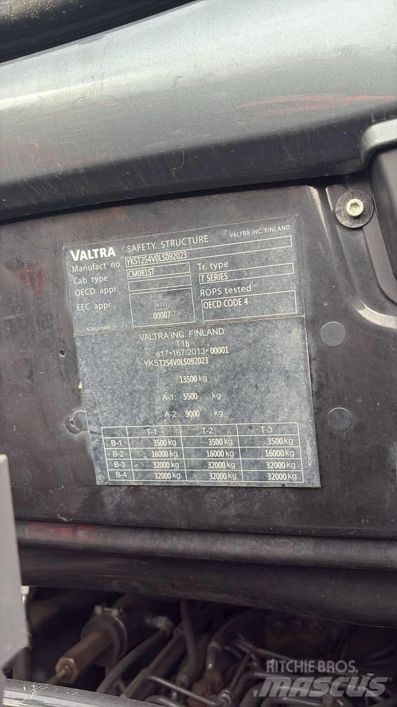 Valtra T 254 Tratores Agrícolas usados