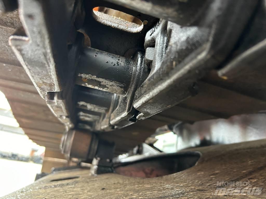 Hitachi ZX 135 US Escavadoras de rastos