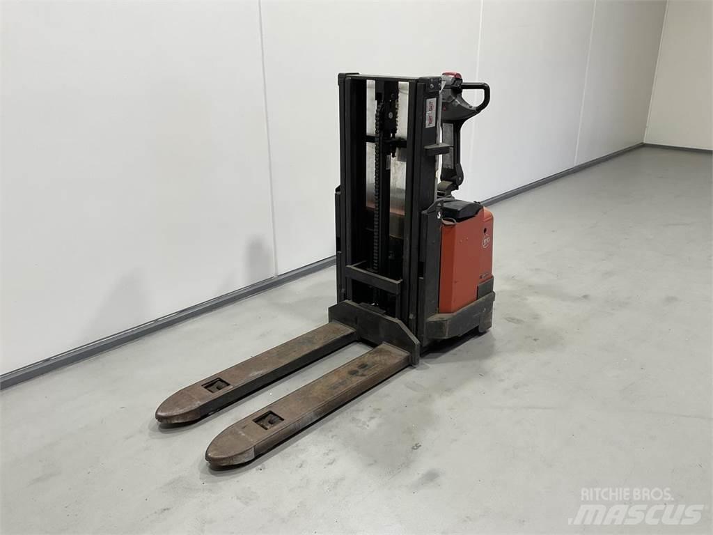 BT S16D Self propelled stackers