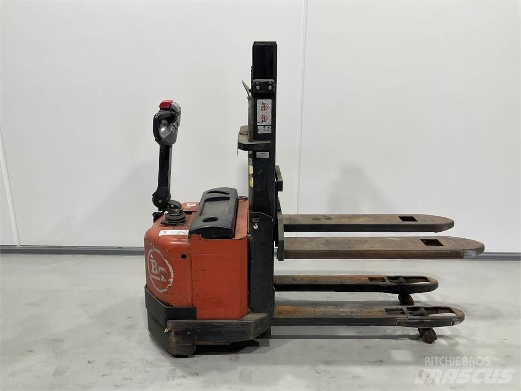 BT S16D Self propelled stackers