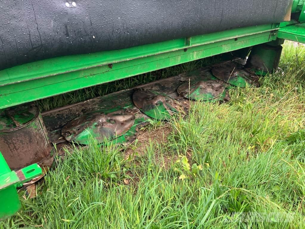 John Deere 1365 Corta-Relvas montadas e arrastadas