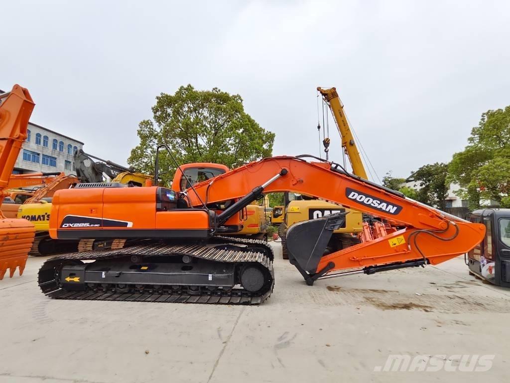 Doosan DX 225 LC Escavadoras de rastos