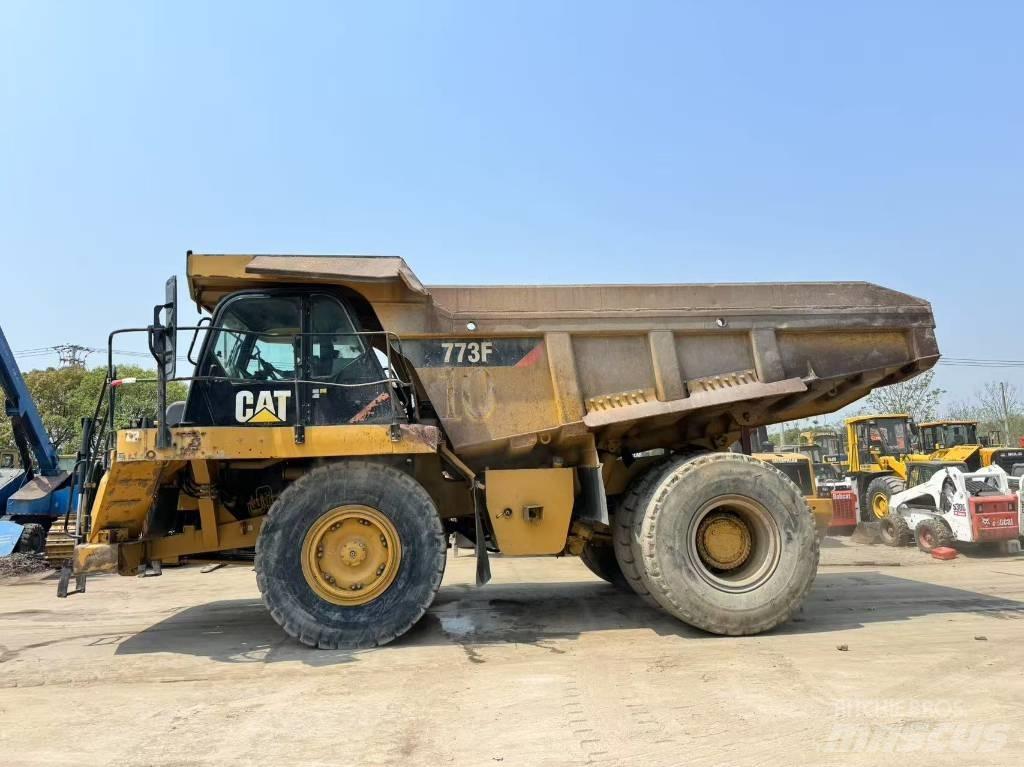 CAT 773 F Camiőes dumper basculantes rígidos