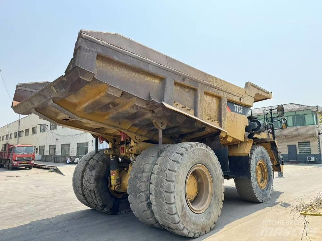 CAT 773 F Camiőes dumper basculantes rígidos
