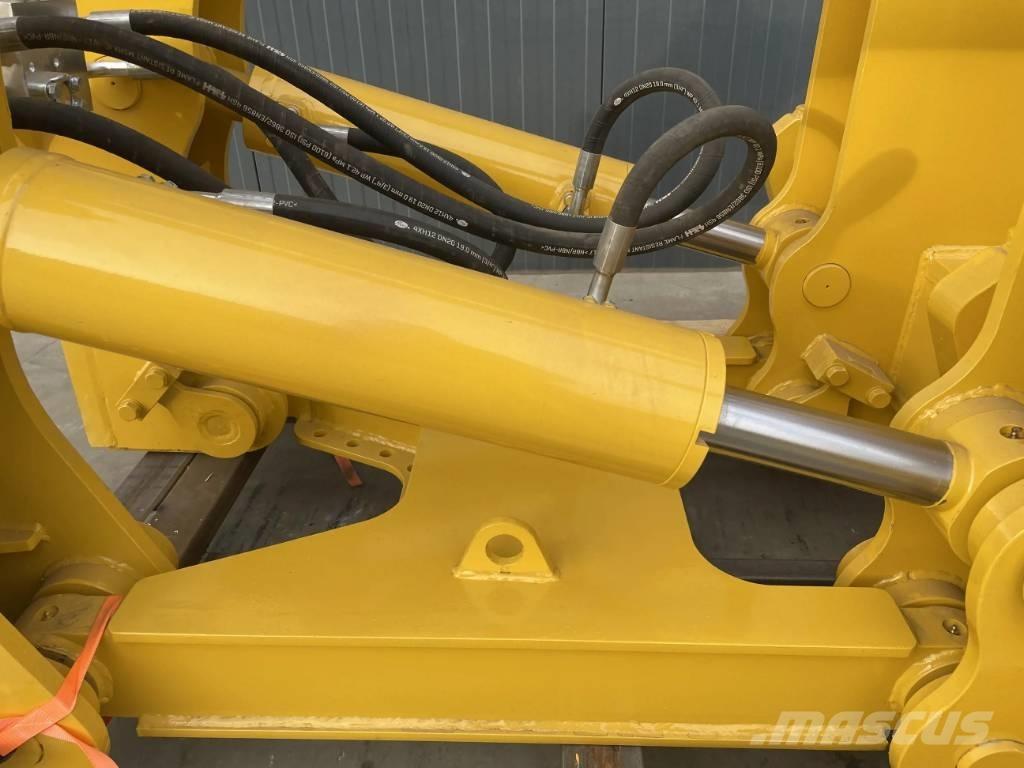 Komatsu D85 Escarificadores