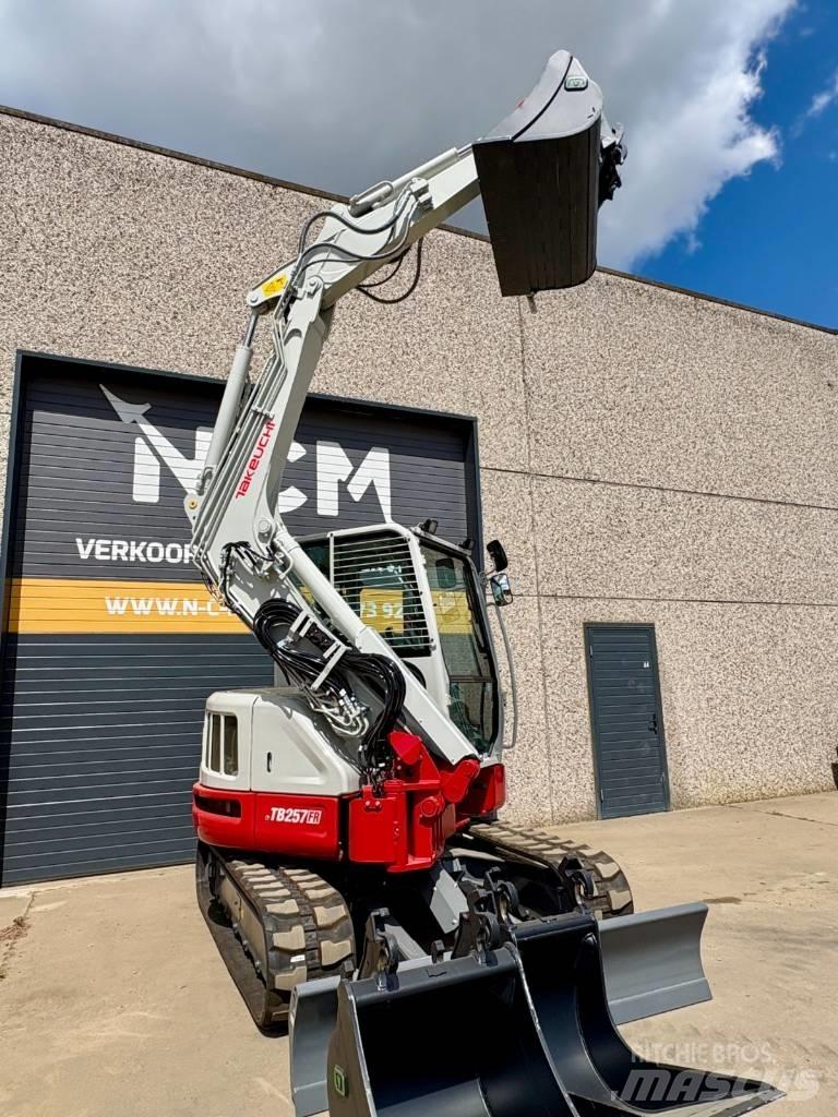 Takeuchi TB 257 FR Mini Escavadoras <7t