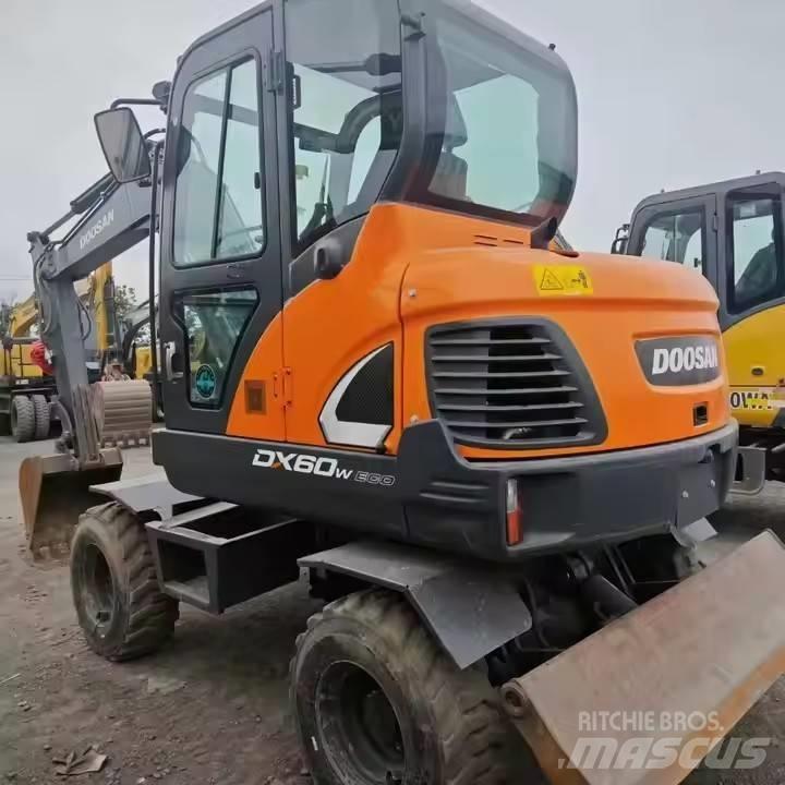 Doosan DX60W Escavadoras de rodas