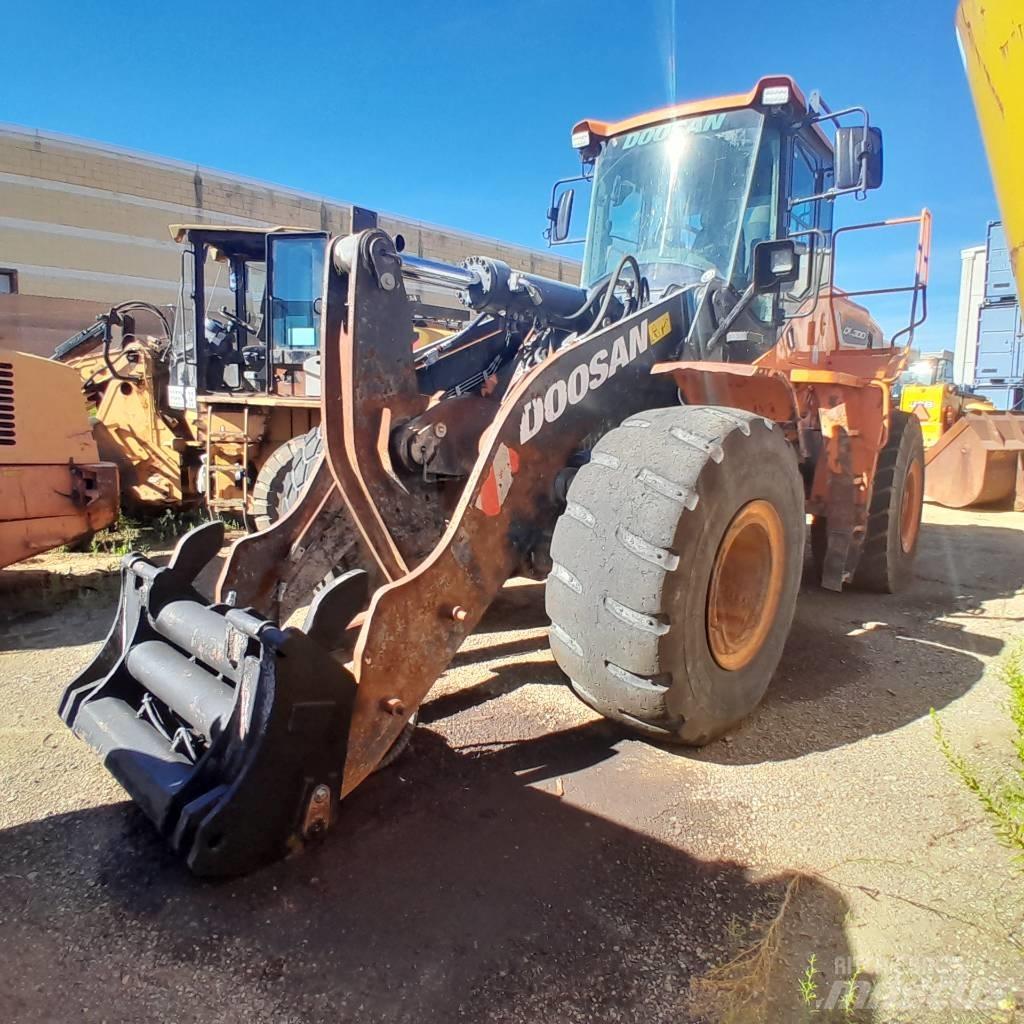 Doosan DL 300-5 Pás carregadoras de rodas