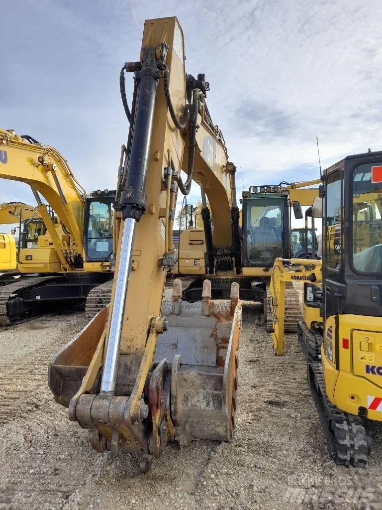 CAT 323 D Escavadoras de rastos