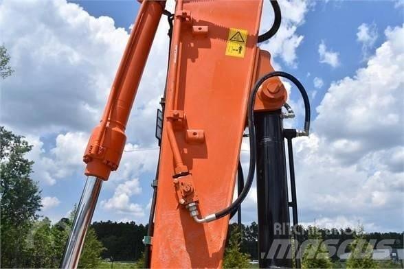 Hitachi ZX 135 Escavadoras de rastos
