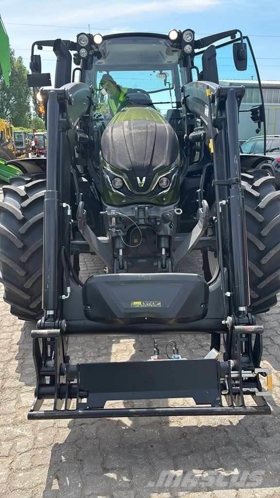 Valtra G135 Tratores Agrícolas usados