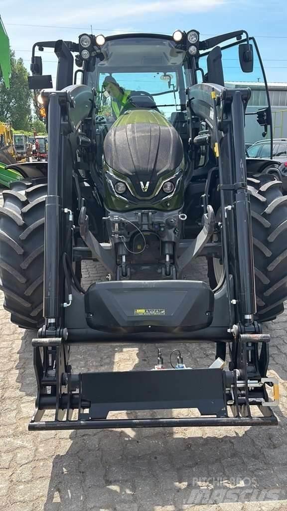 Valtra G135 Tratores Agrícolas usados