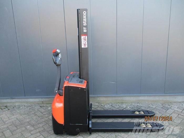 BT SWE 080L Empilhador para operador externo