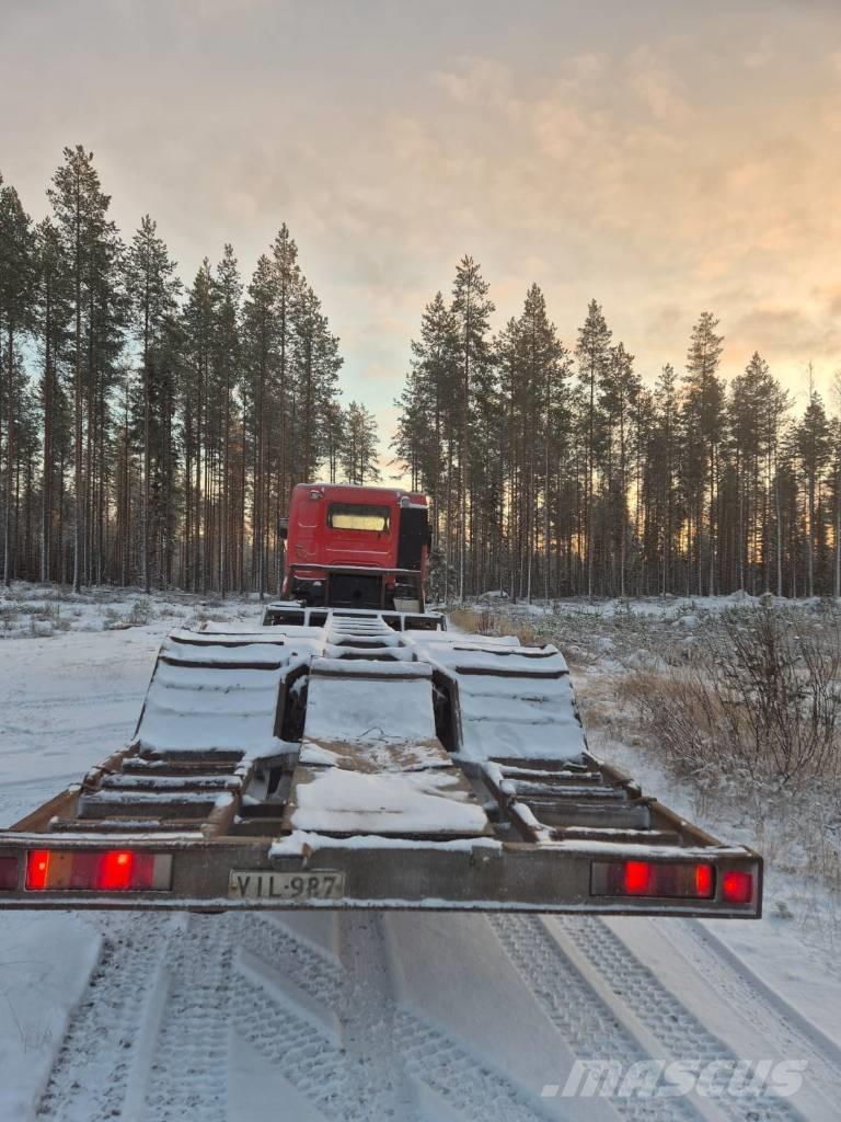 Sisu E11 Camiões de transporte de máquinas florestais