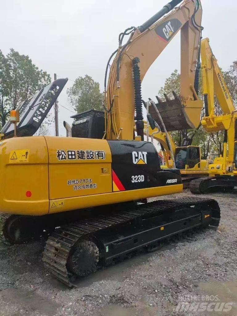 CAT 323D2 Escavadoras de rastos