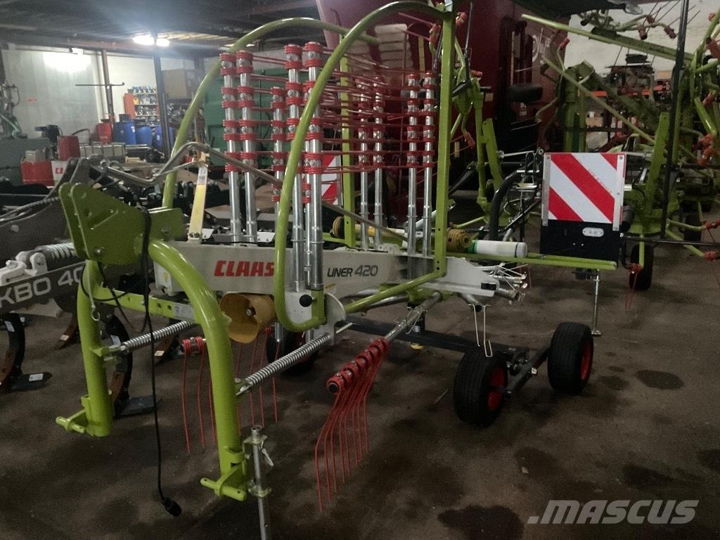 CLAAS Liner 420 Ancinho virador