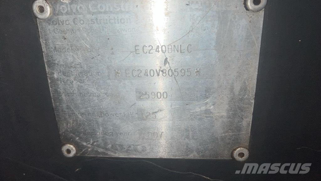 Volvo EC 240 B N LC Rastos, correntes e material rodante