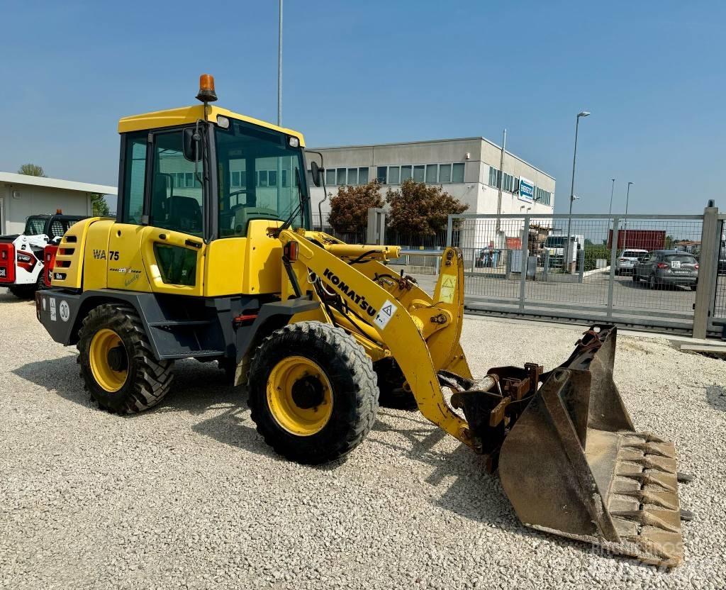 Komatsu WA 75 Pás carregadoras de rodas