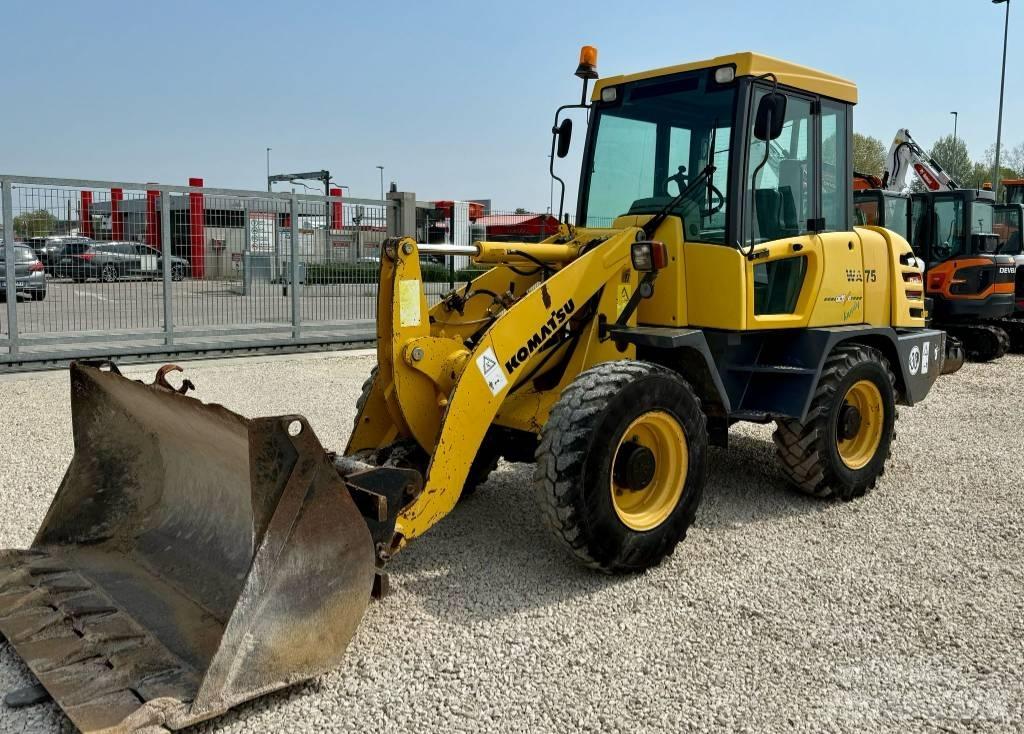 Komatsu WA 75 Pás carregadoras de rodas