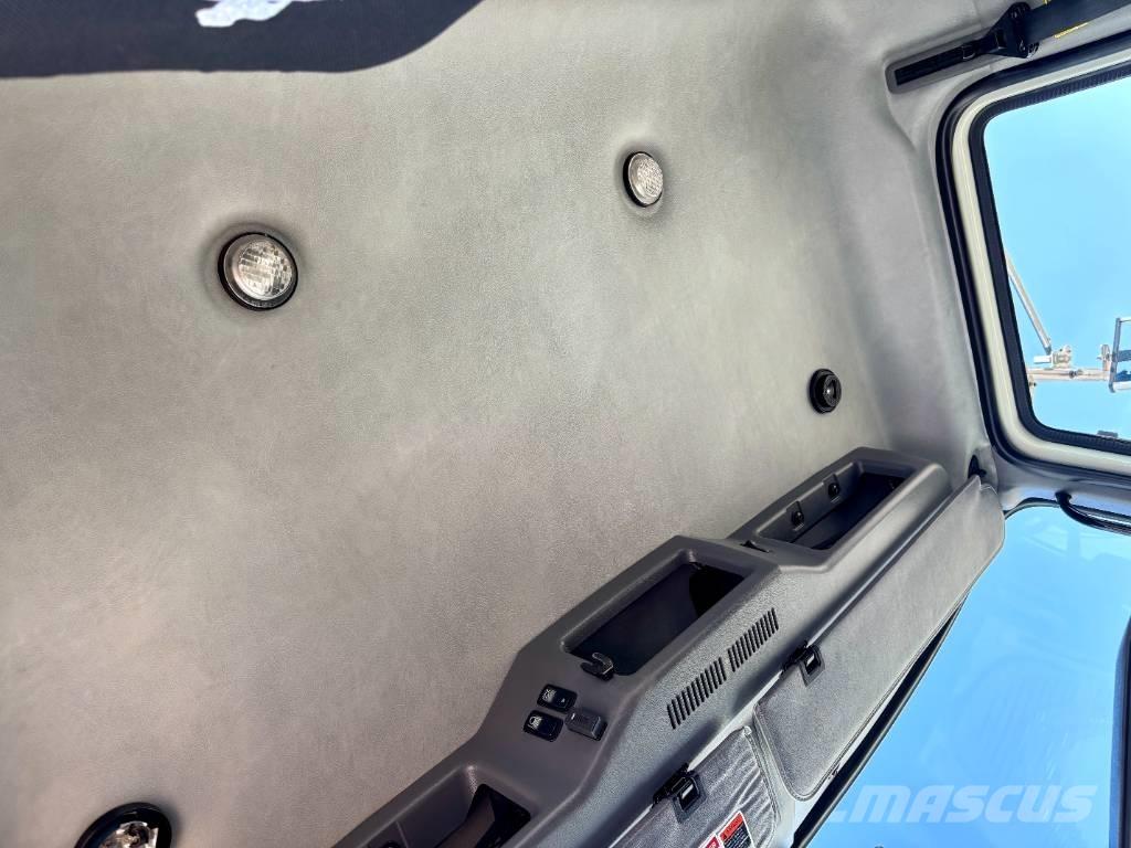 Mack GU813 Camiões caixa desmontável com elevador de cabo