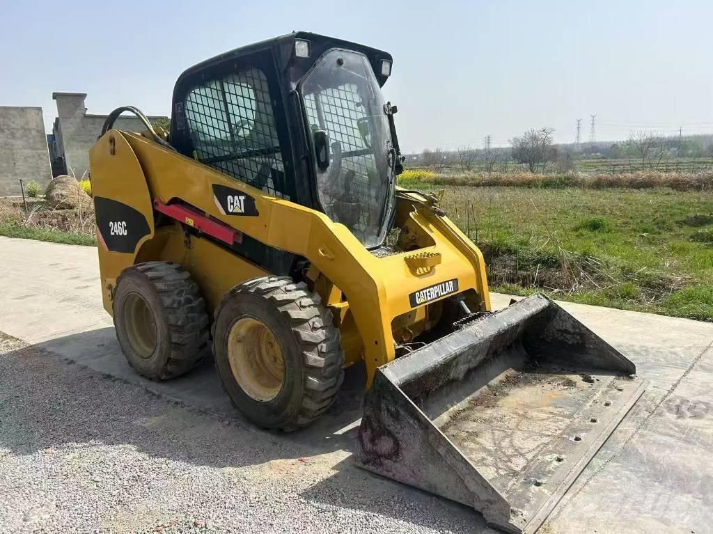 CAT 246 C Carregadoras de direcção deslizante