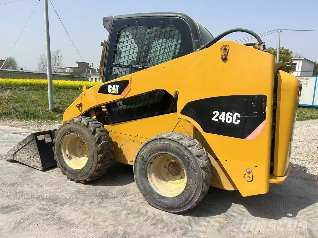 CAT 246 C Carregadoras de direcção deslizante
