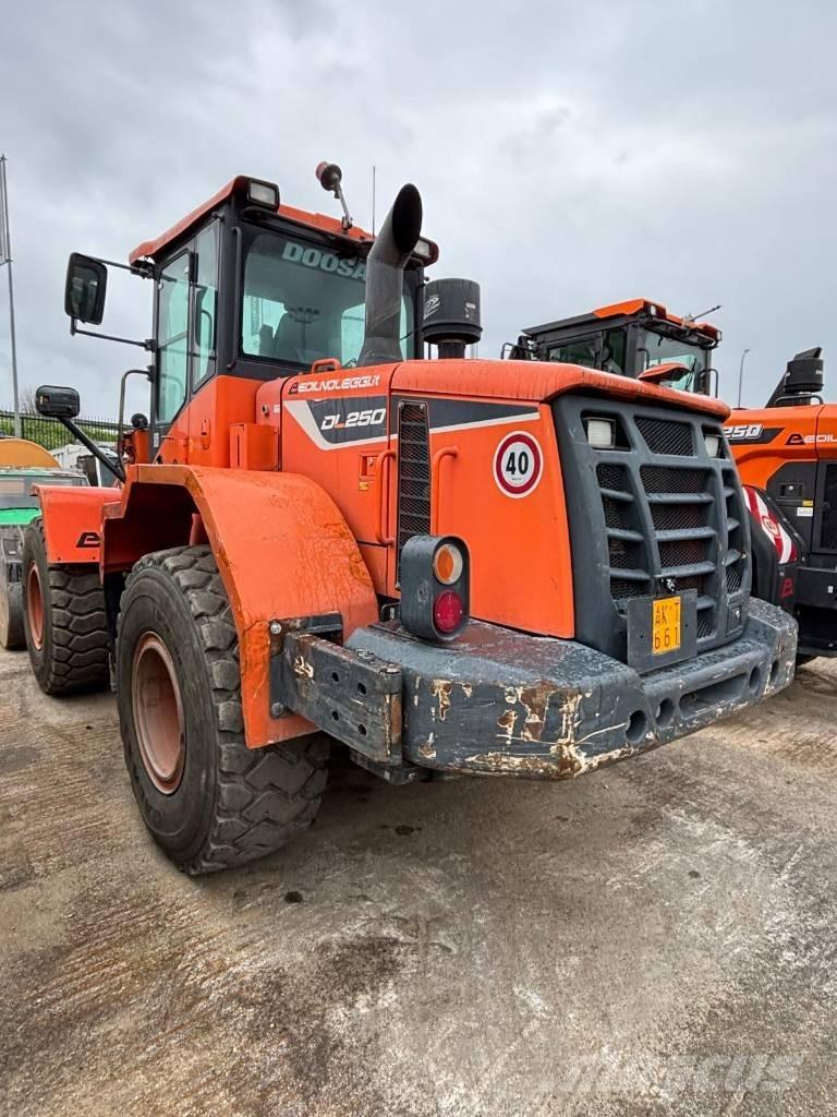 Doosan DL 250 Pás carregadoras de rodas