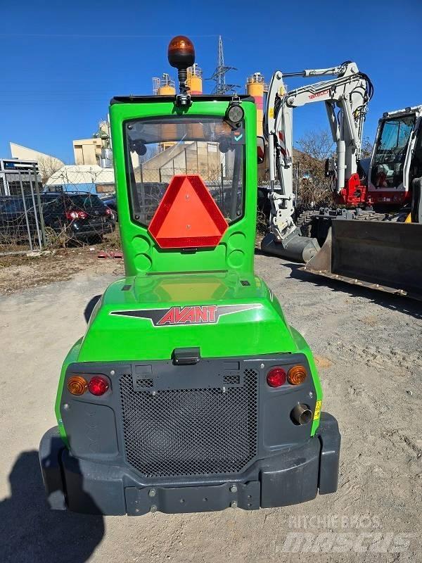 Avant 755 i Carregadoras de direcção deslizante