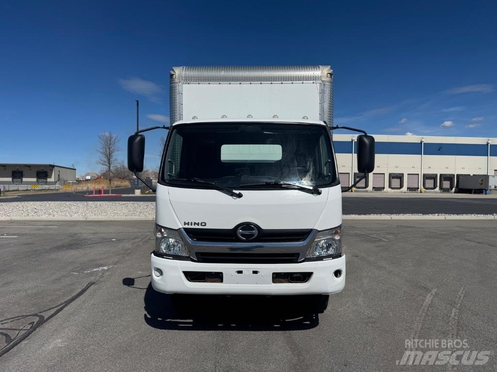 Hino 155 Carrinhas de caixa fechada