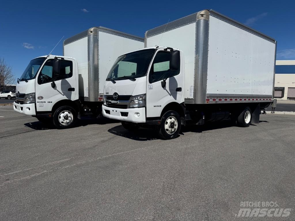 Hino 155 Carrinhas de caixa fechada