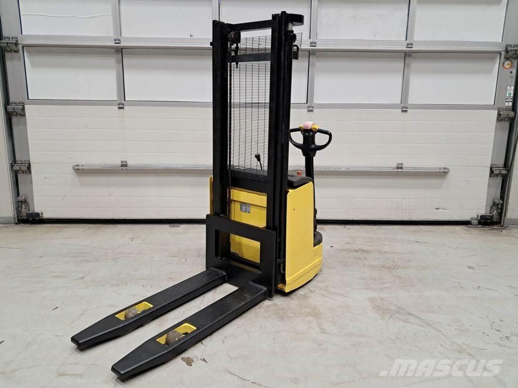 OM CL 10.5ac Empilhador para operador externo