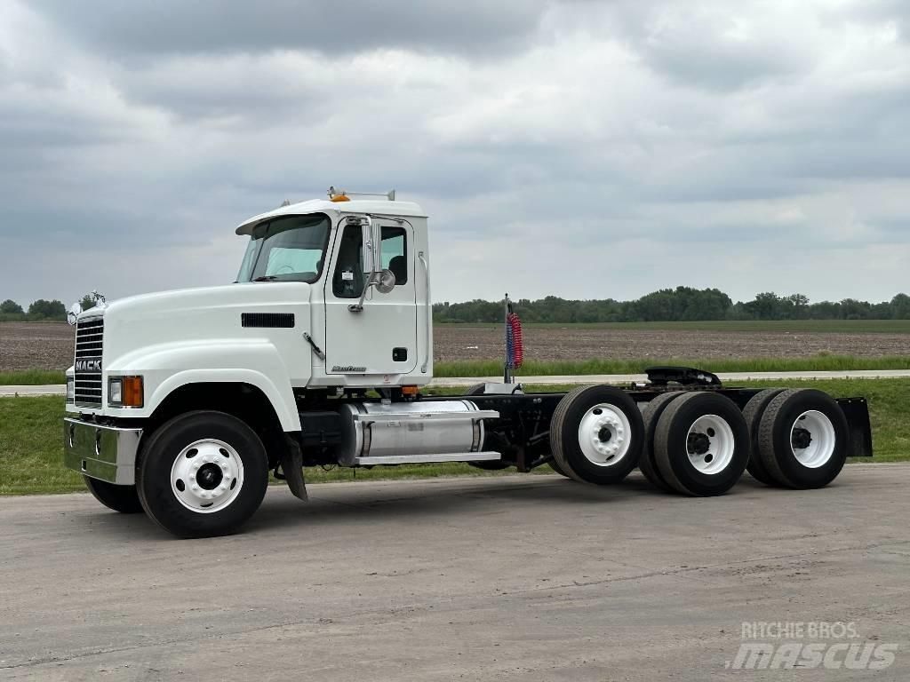 Mack CHN 613 Tractores (camiões)