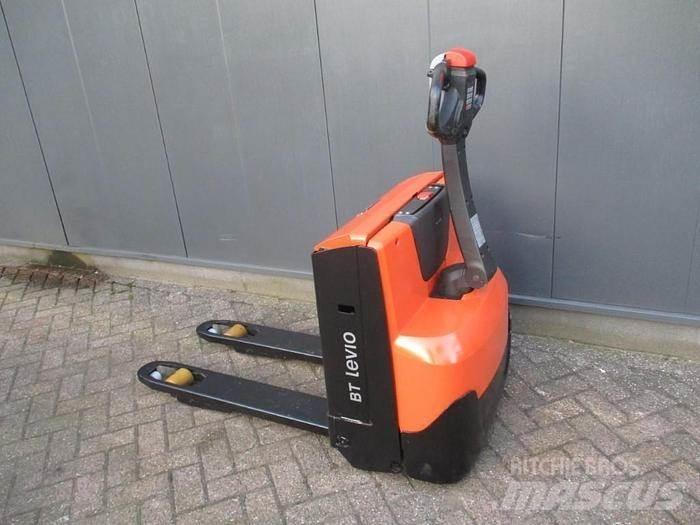 Toyota LWE 140 Porta palettes