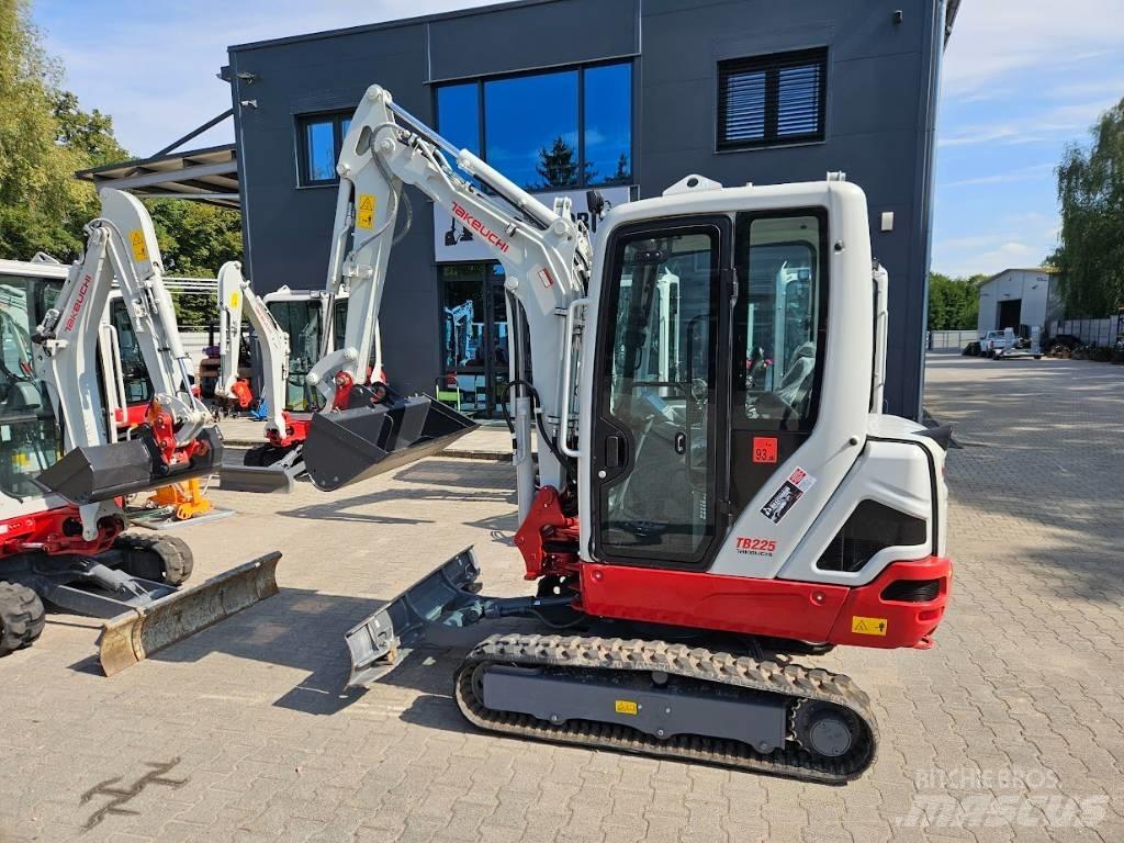 Takeuchi TB225 V0 Mini Escavadoras <7t