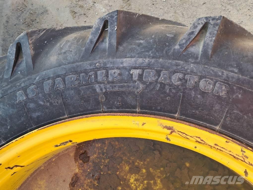 Record 12.4-36 Pneus, Rodas e Jantes