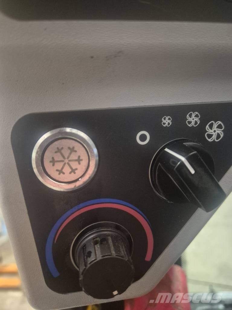 JCB 155 Carregadoras de direcção deslizante