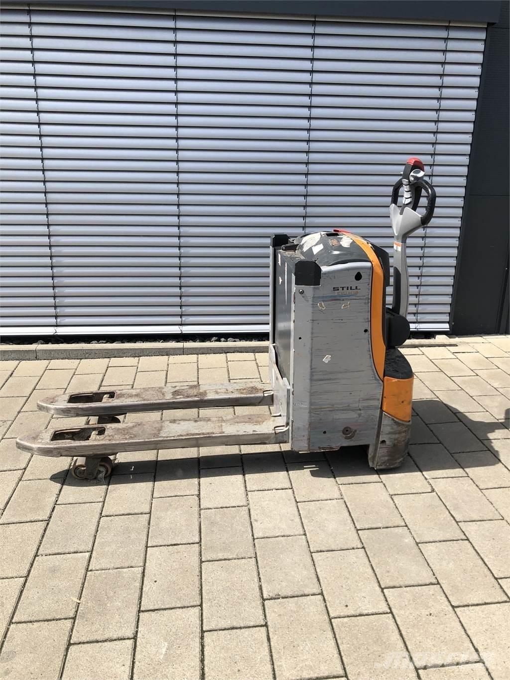 Still EXU-H 18 Empilhador para operador externo