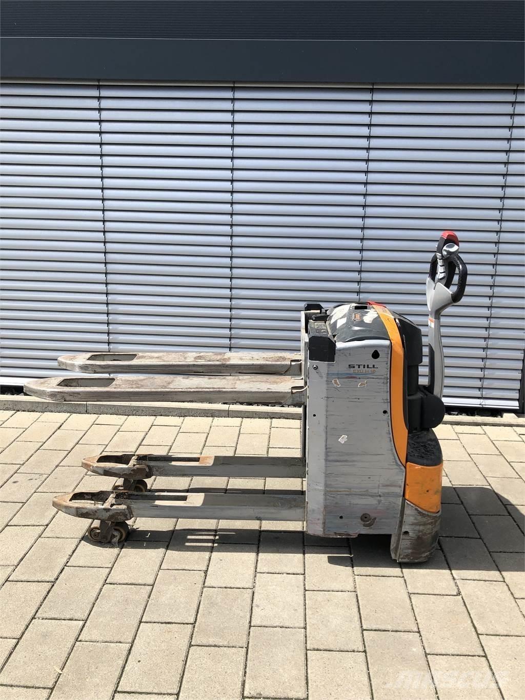 Still EXU-H 18 Empilhador para operador externo