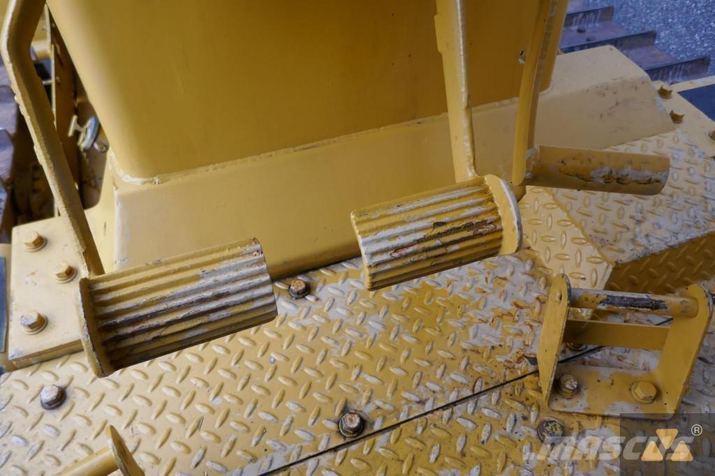 CAT D7G Ex-army Dozers - Tratores rastos